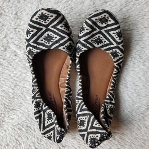NWOT Lucky Brand Aztec Flats
